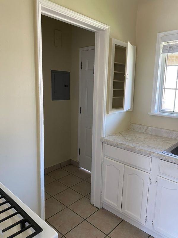 4136 S Victoria Ave - Photo 5 of 30