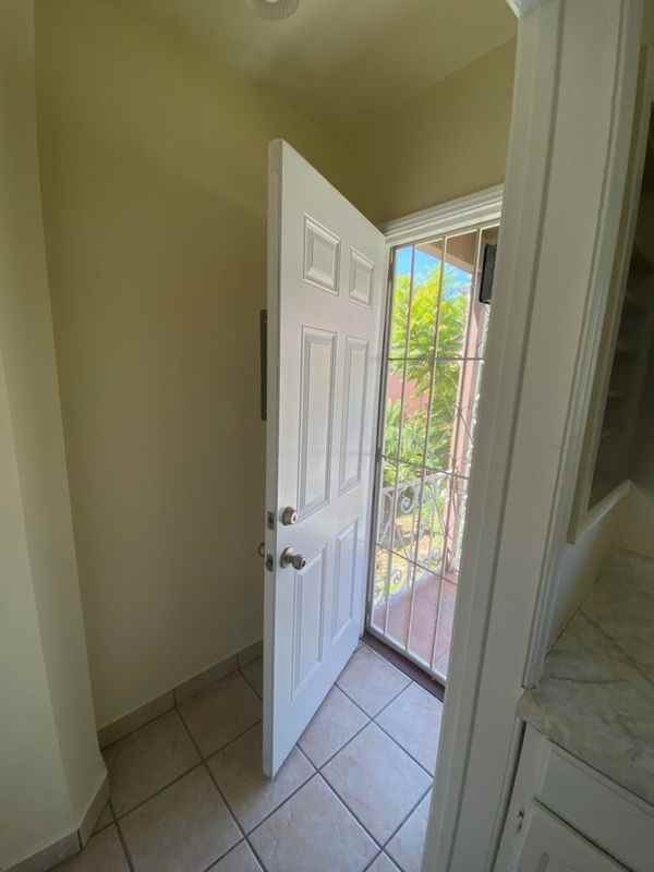 4136 S Victoria Ave - Photo 6 of 30