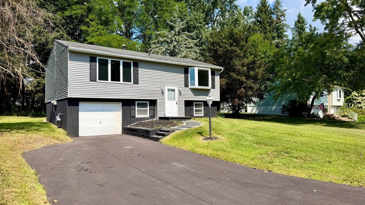 104 Finwood Dr - Photo 4 of 50
