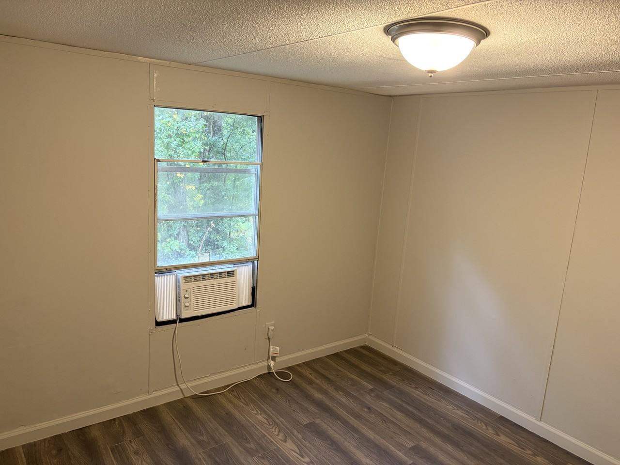 Acorn Village Ln - Photo 5 of 9