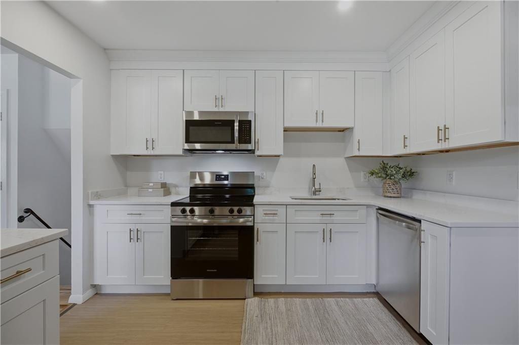 117 Canonchet Dr - Photo 3 of 43