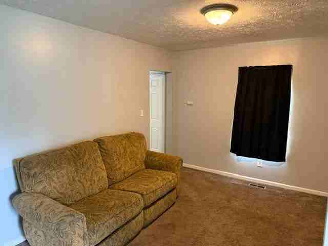 1814 Dewey St - Photo 3 of 6