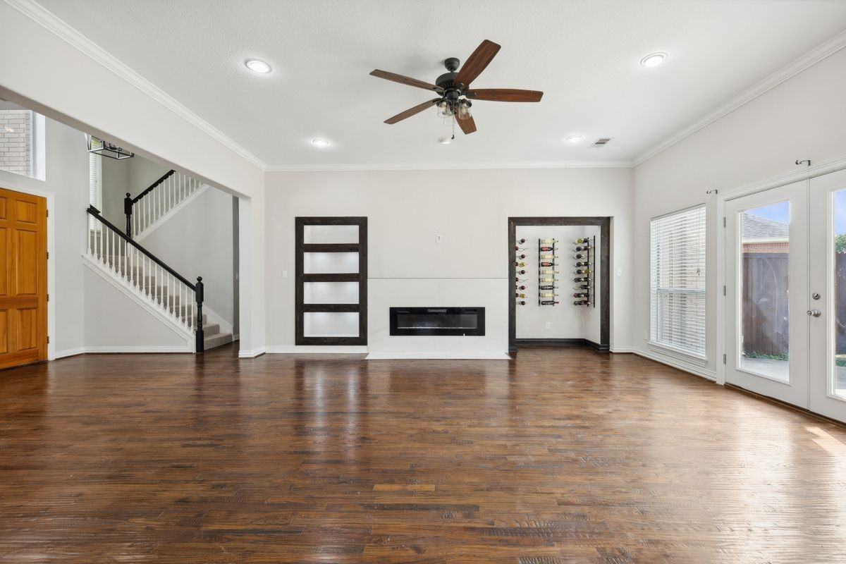 6043 Fieldstone Dr - Photo 4 of 37