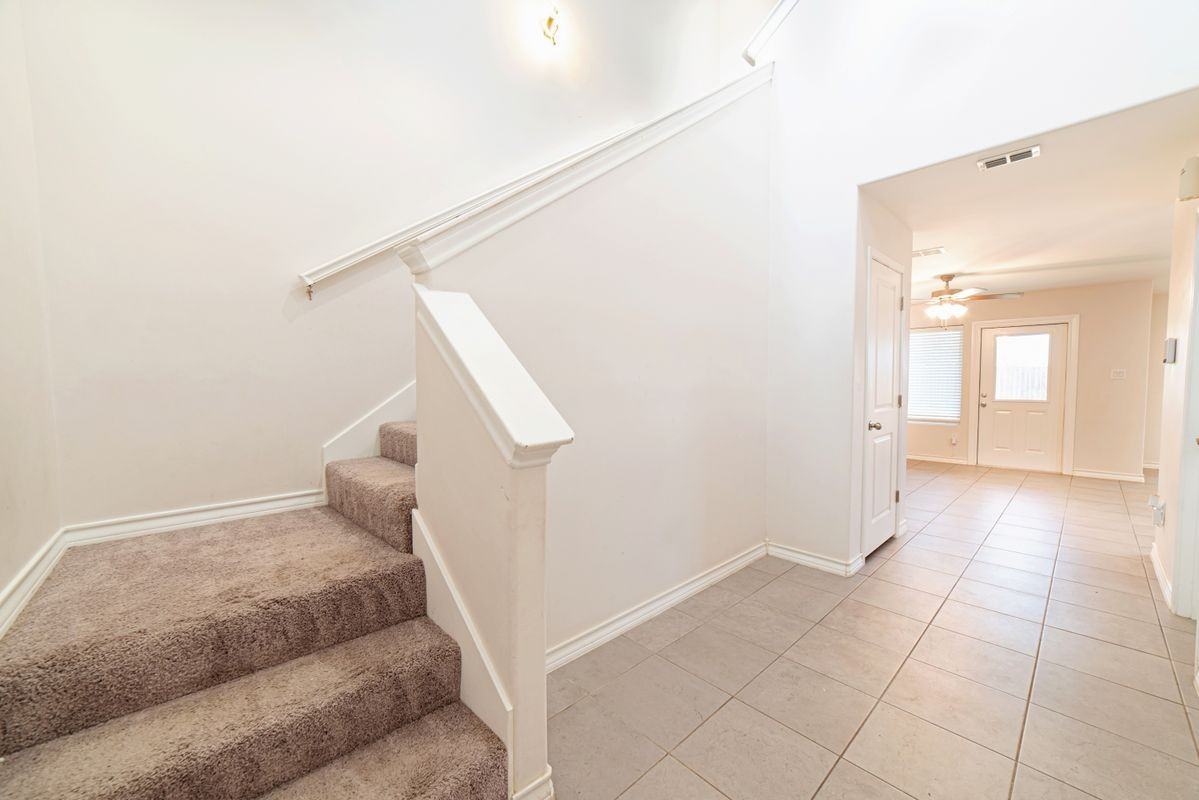 5520 Texana St - Photo 2 of 17