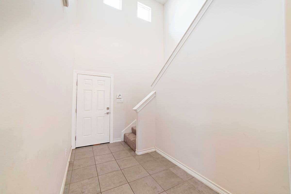 5520 Texana St - Photo 3 of 17