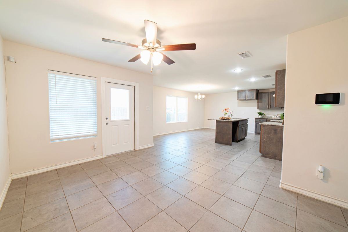 5520 Texana St - Photo 4 of 17