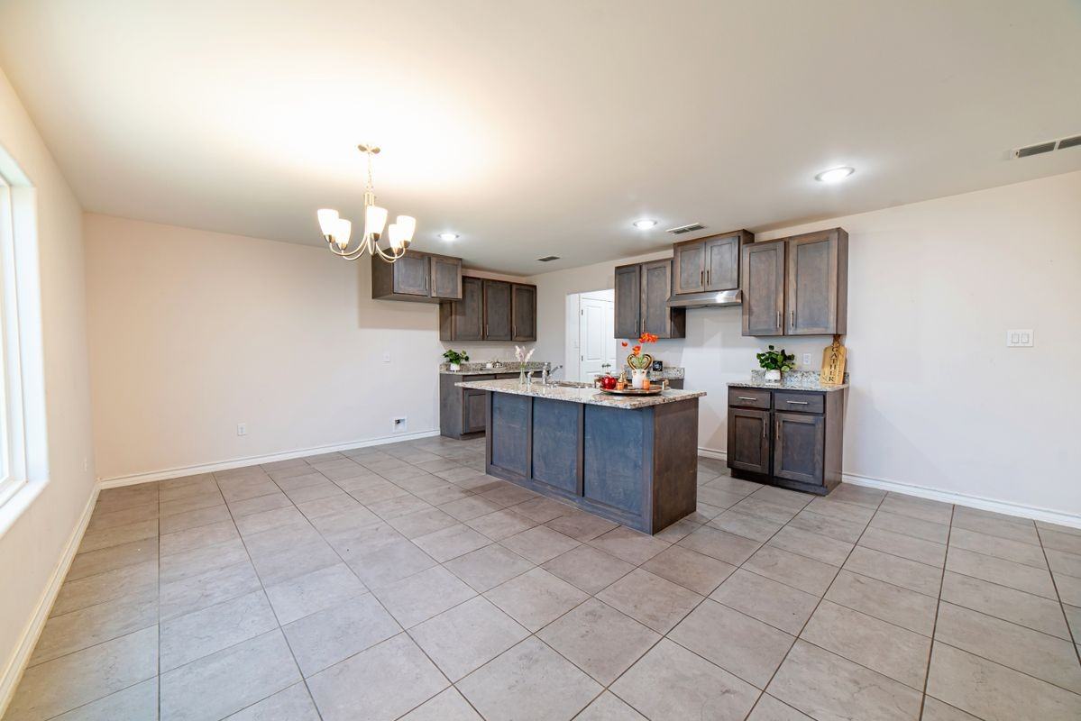 5520 Texana St - Photo 5 of 17
