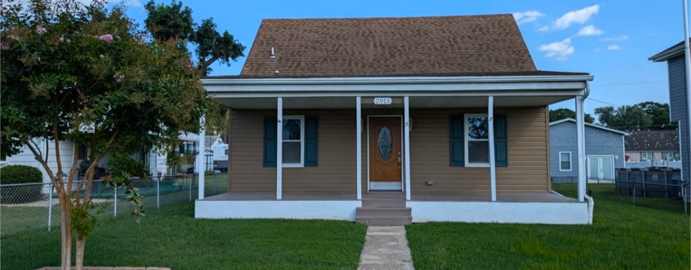 2913 Wells Ave - Photo 3 of 3