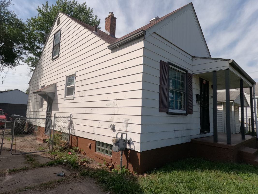 19651 Harned St - Photo 3 of 11
