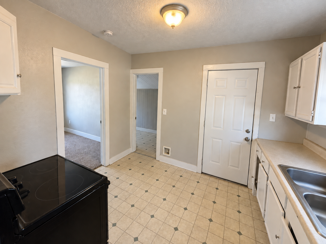 302 E College St - Photo 6 of 9