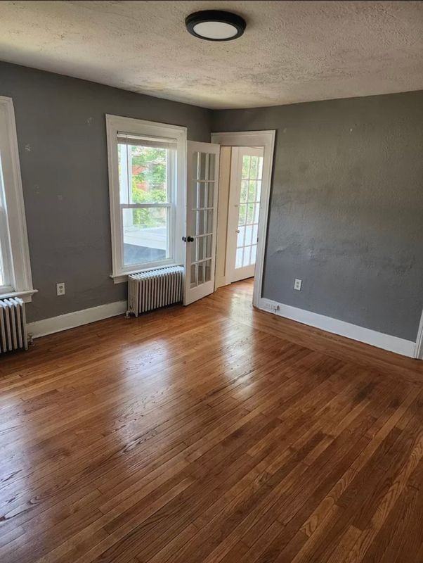 54 Gilbert Ave ##2fl - Photo 5 of 10