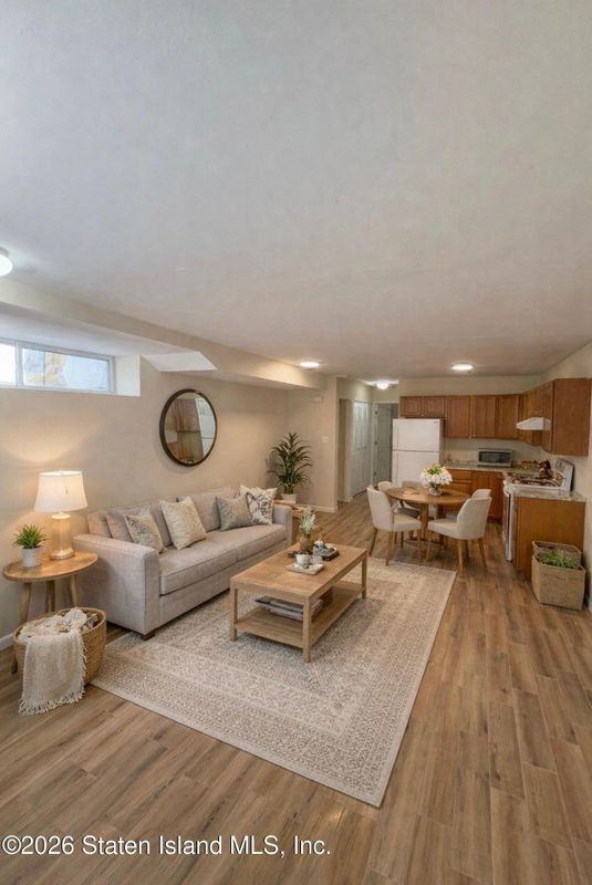 563 Bloomingdale Rd