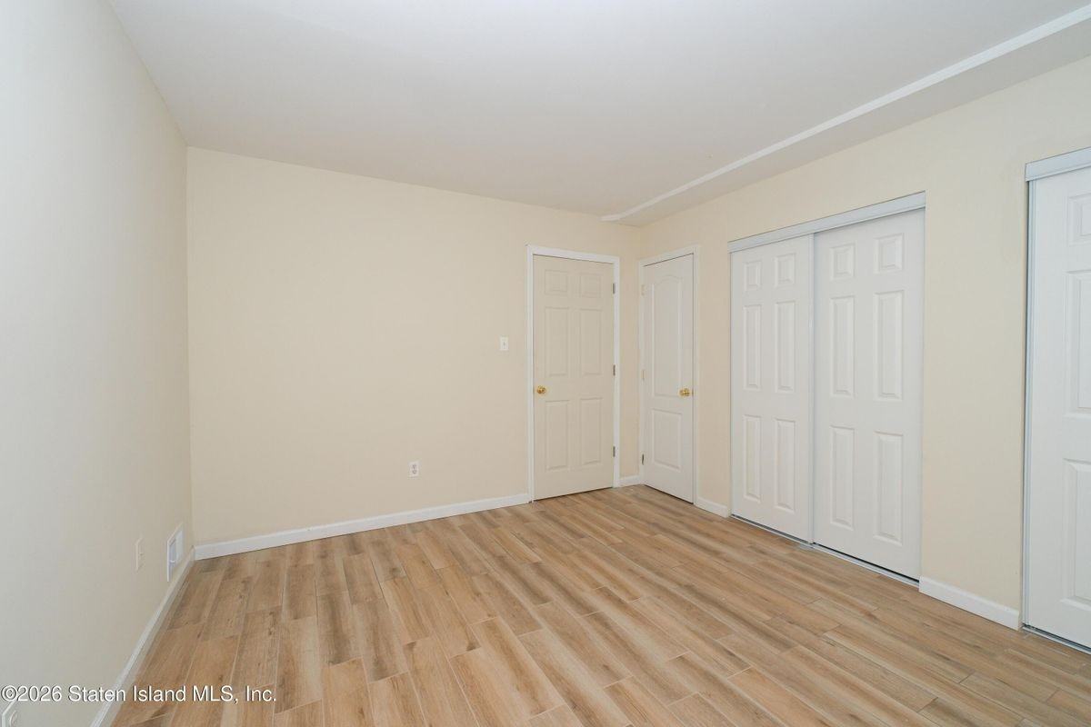 563 Bloomingdale Rd - Photo 4 of 12
