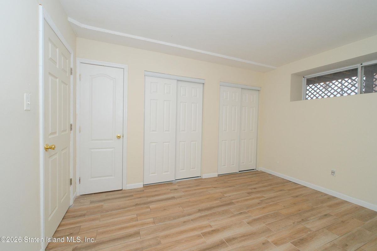 563 Bloomingdale Rd - Photo 5 of 12