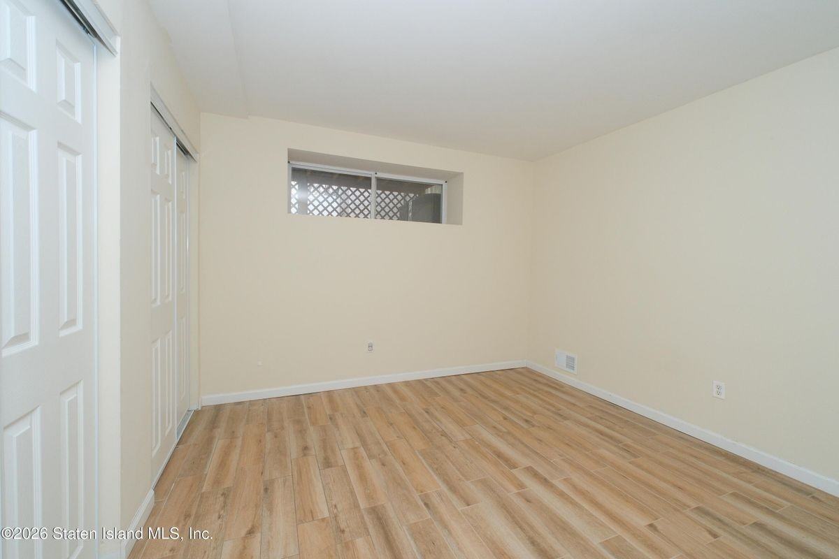 563 Bloomingdale Rd - Photo 6 of 12