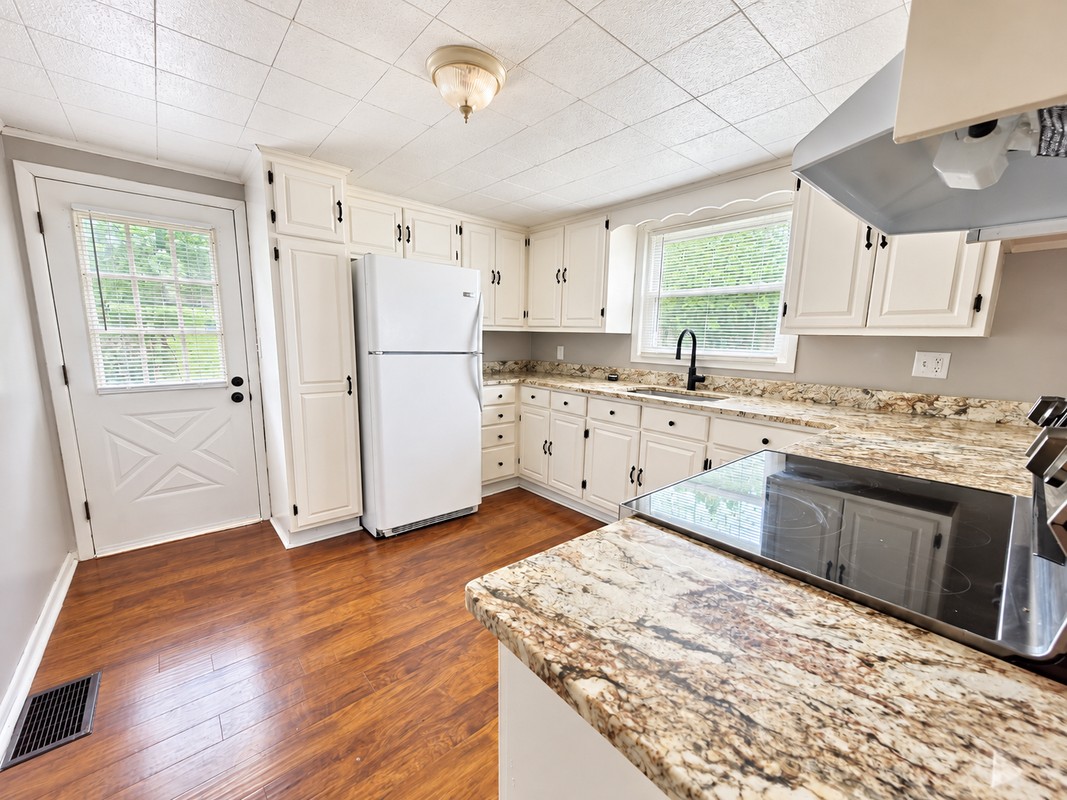 85 Harold St - Photo 3 of 10