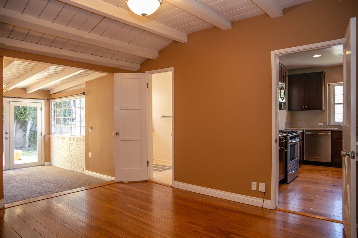 7601 Flight Ave - Photo 4 of 5
