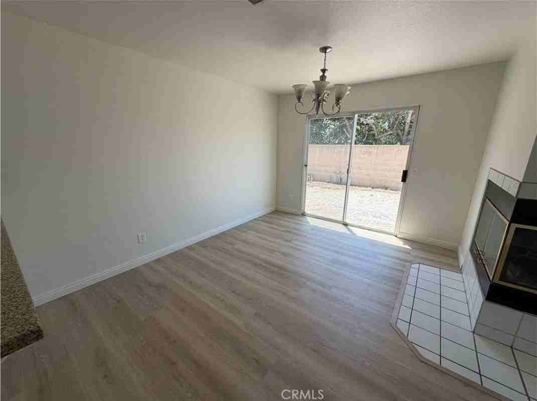 7276 Catalpa Ave - Photo 3 of 4