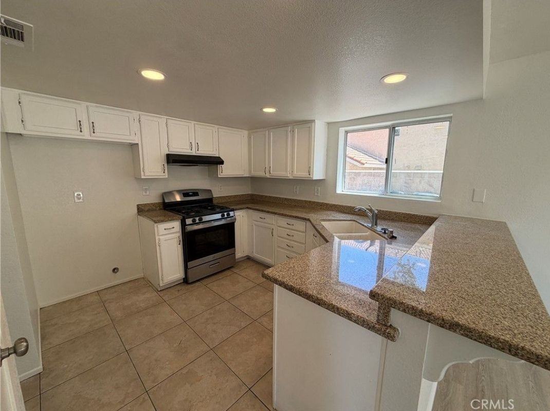 7276 Catalpa Ave - Photo 4 of 4