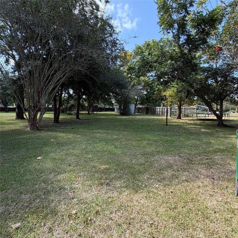 1216 Gifford Ln - Photo 2 of 3