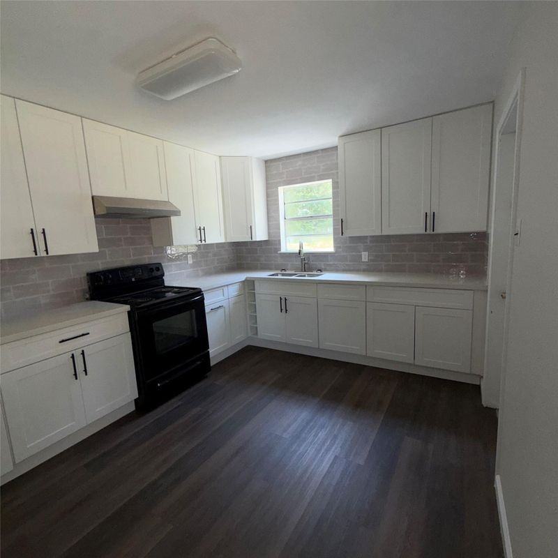 1216 Gifford Ln - Photo 3 of 3