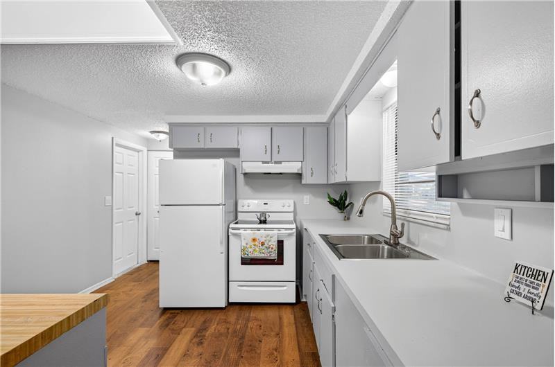 8905 Tropical Palm Way - Photo 4 of 13