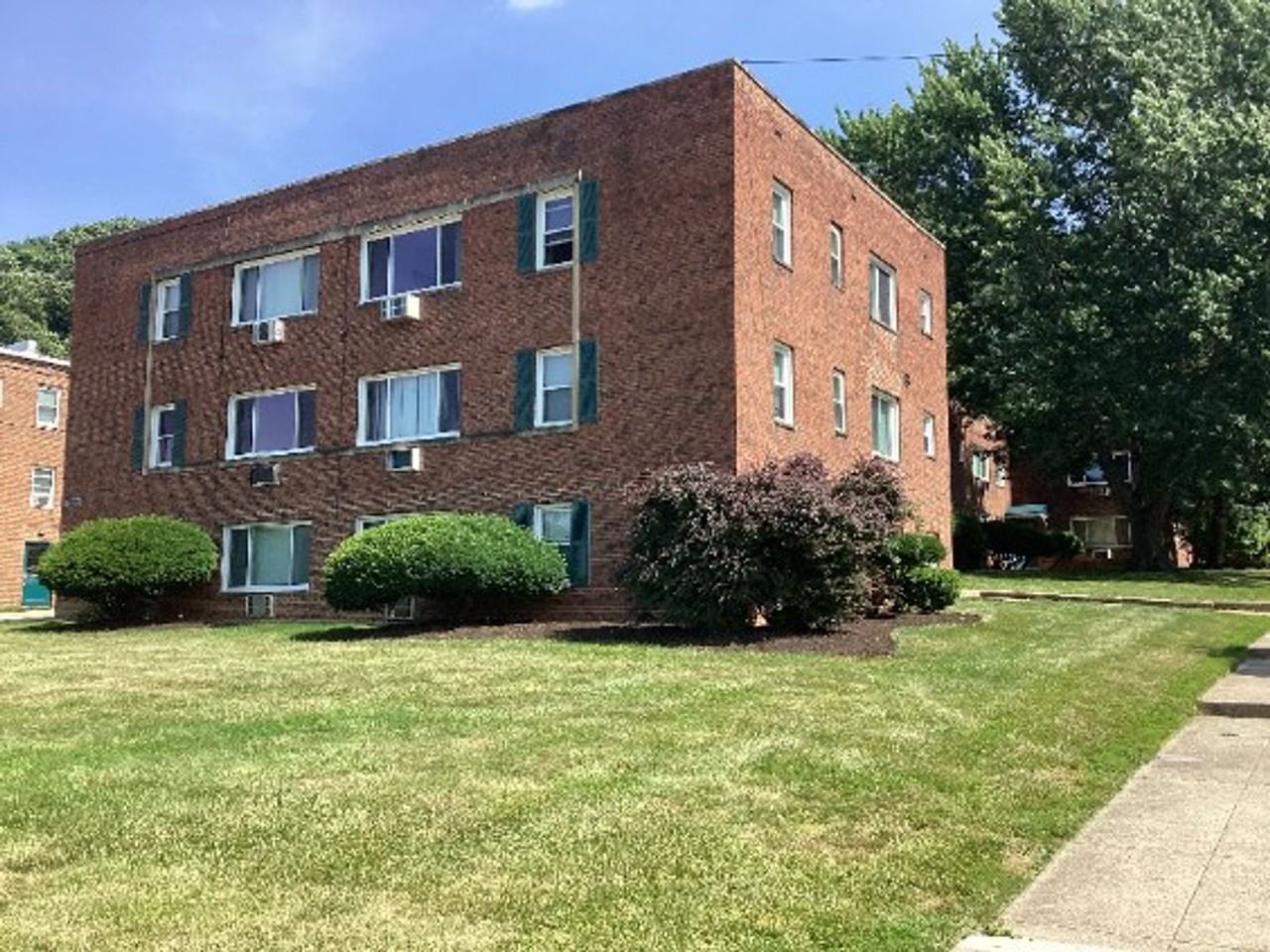 Greenbriar Apartments - Photo 3 of 18