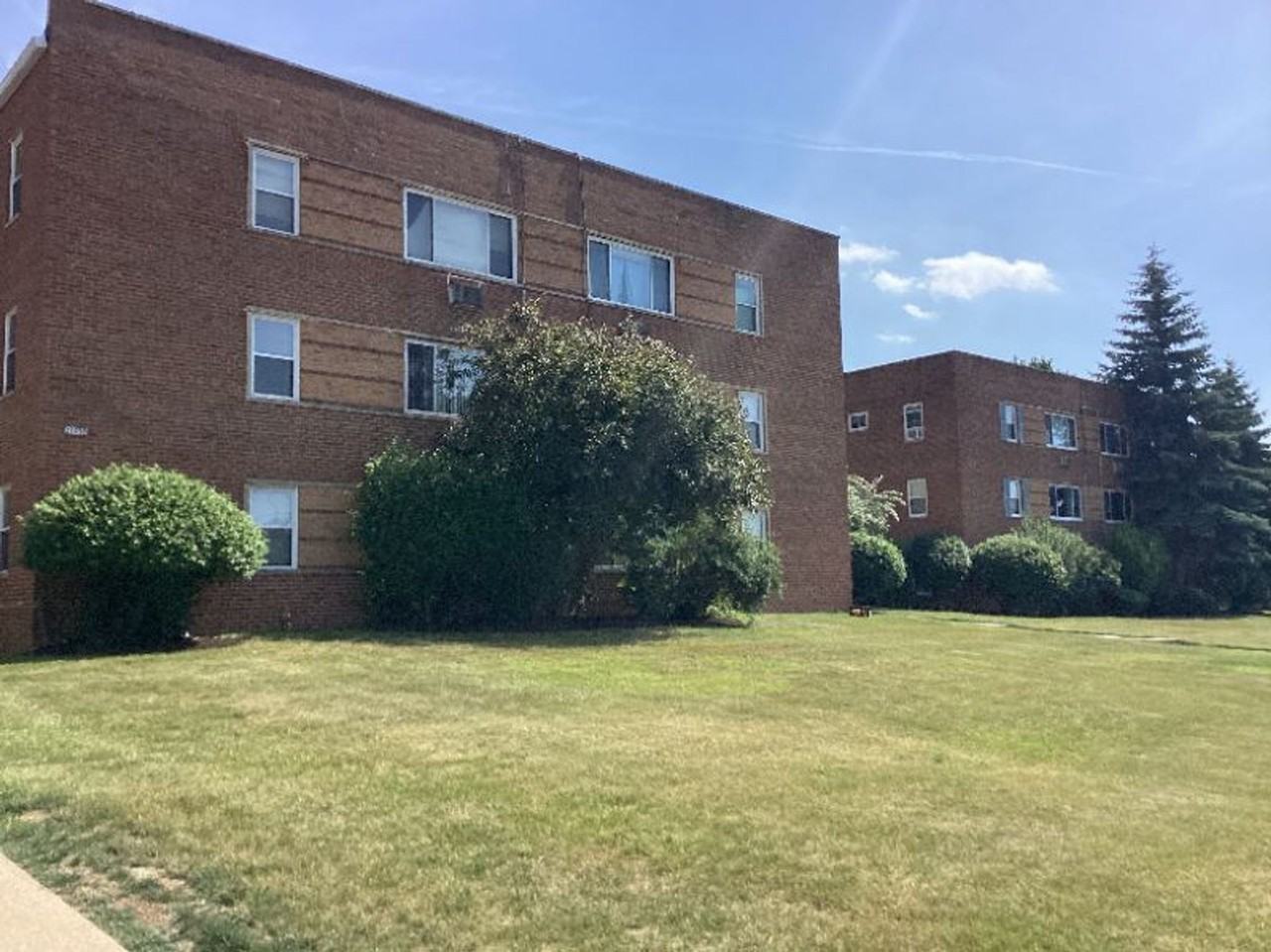 Greenbriar Apartments - Photo 4 of 18
