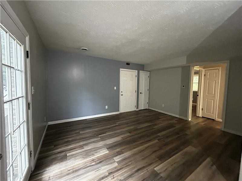 375 N 12th St #4 - Photo 3 of 8