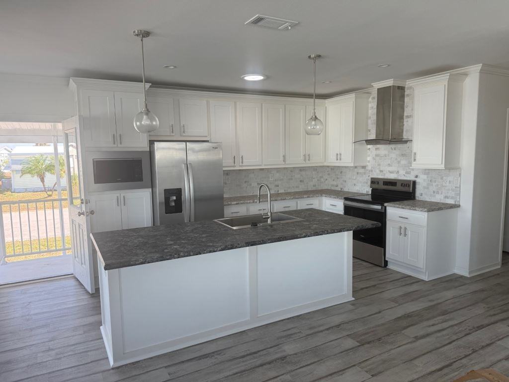 4208 Queens Way - Photo 2 of 36