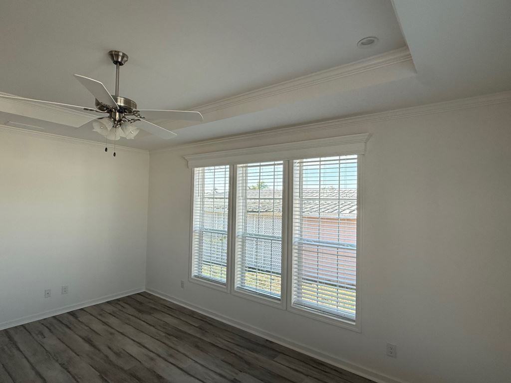 4208 Queens Way - Photo 3 of 36