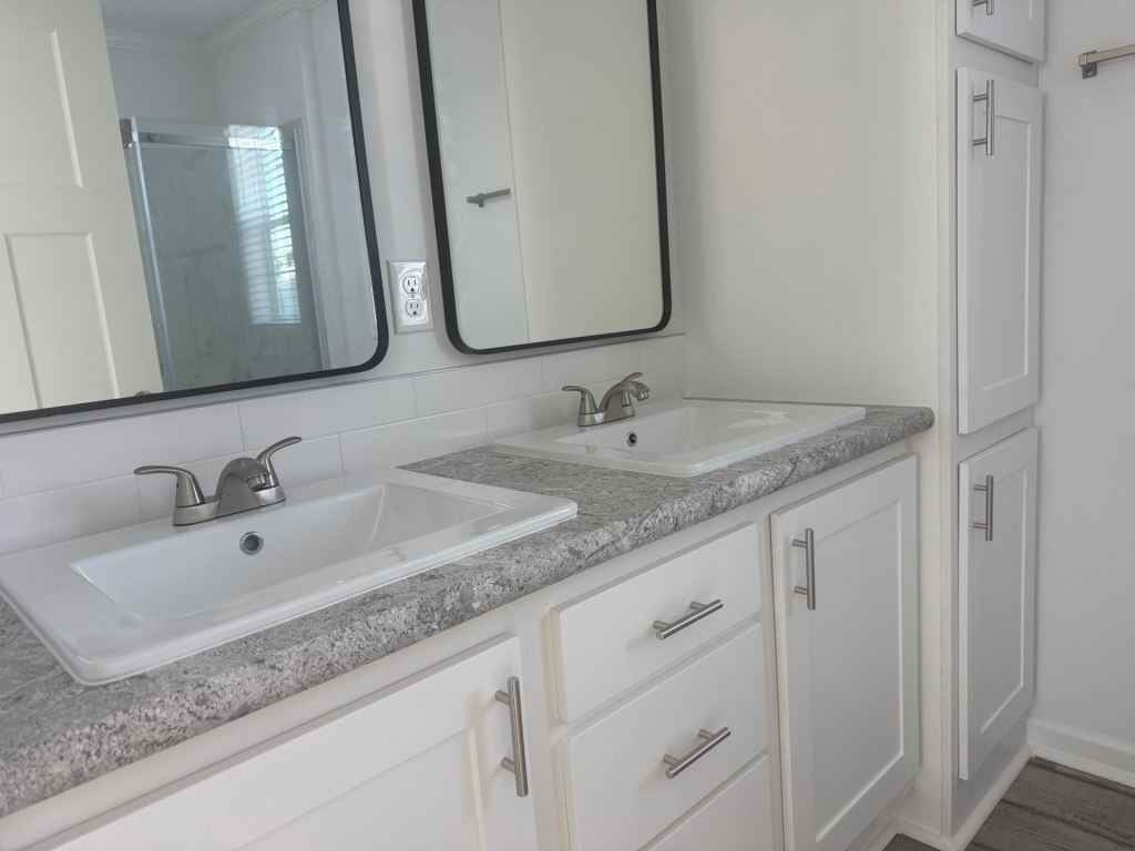 4208 Queens Way - Photo 4 of 36