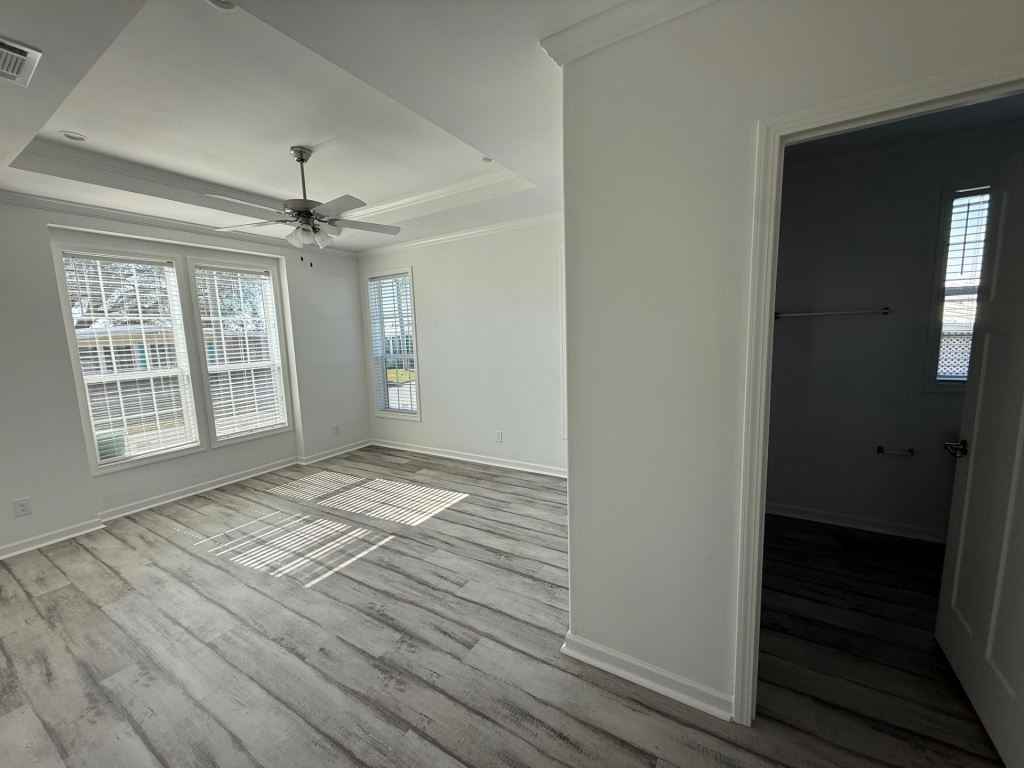 4208 Queens Way - Photo 5 of 36