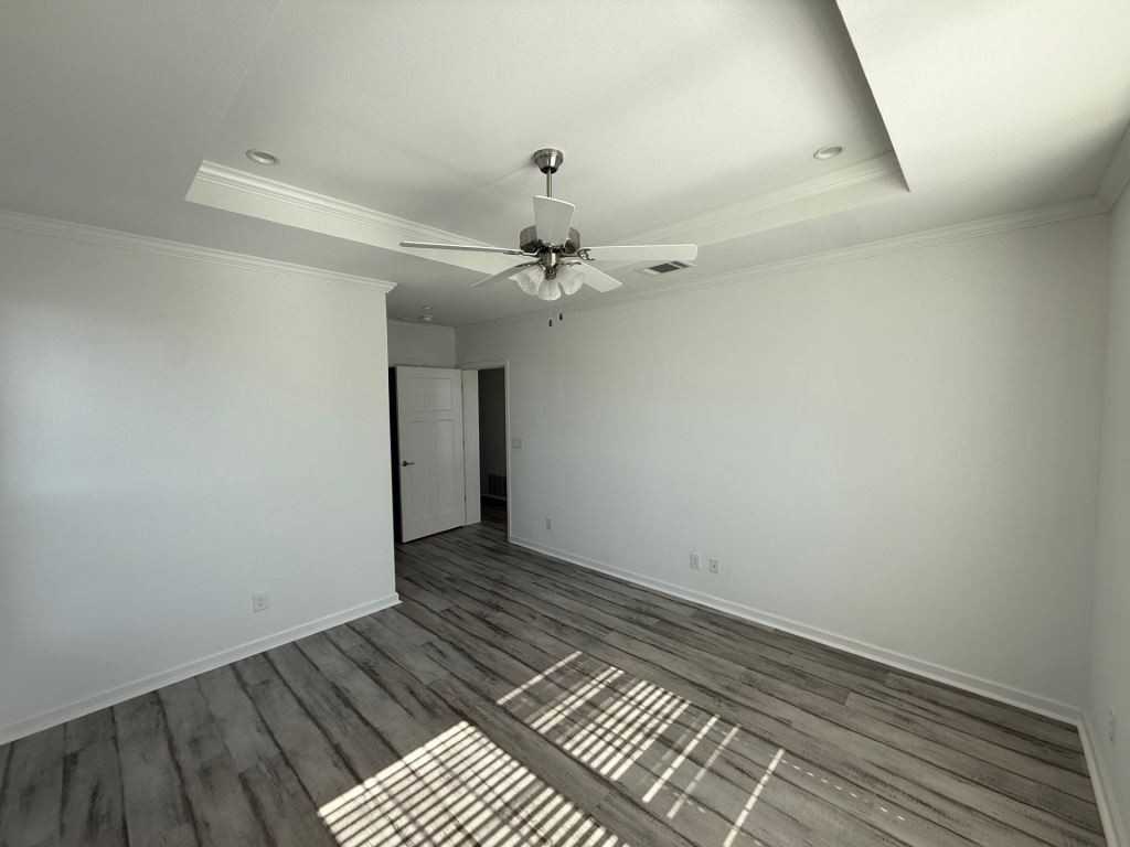 4208 Queens Way - Photo 7 of 36