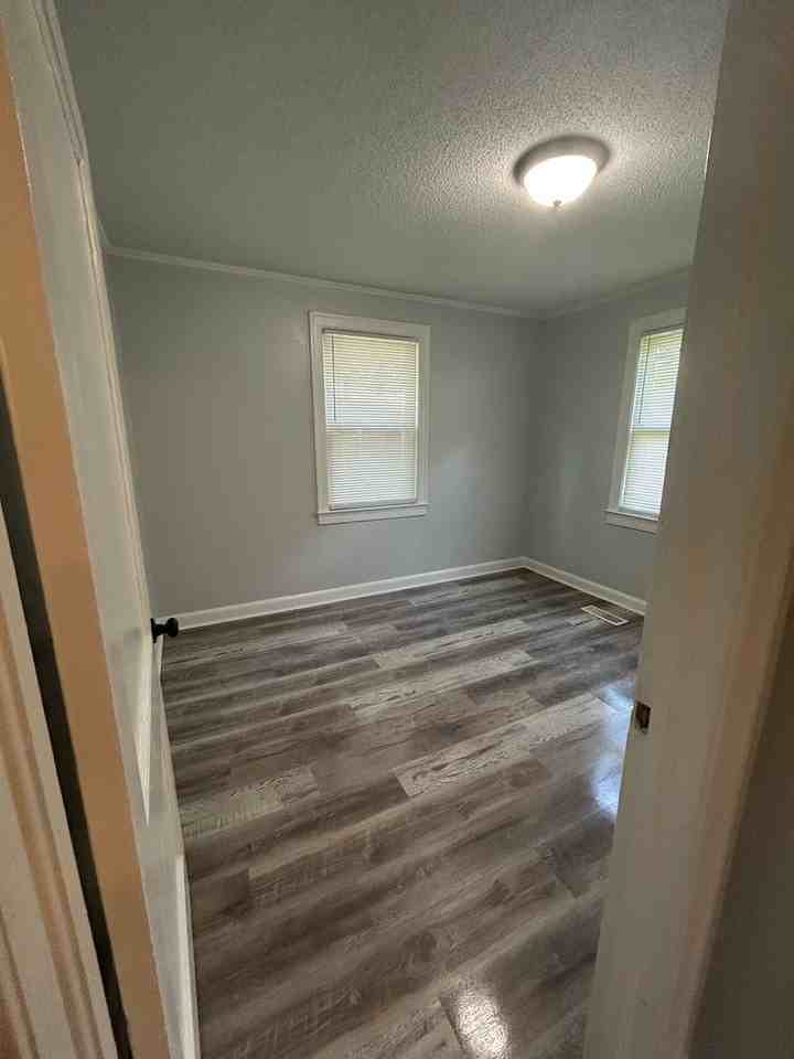 231 Sw Lemly St - Photo 2 of 10
