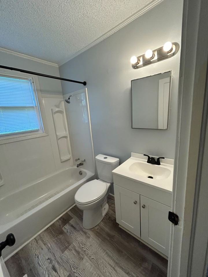 231 Sw Lemly St - Photo 6 of 10