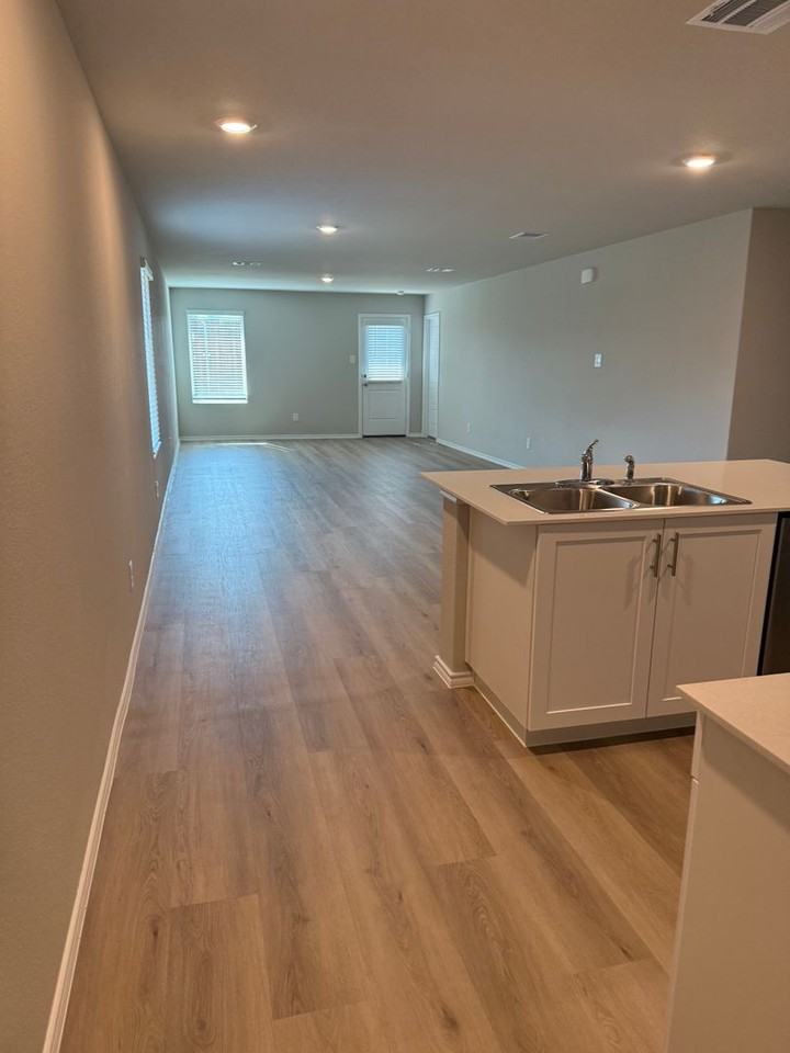 320 Trail Ct - Photo 2 of 20