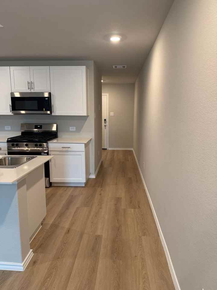 320 Trail Ct - Photo 3 of 20