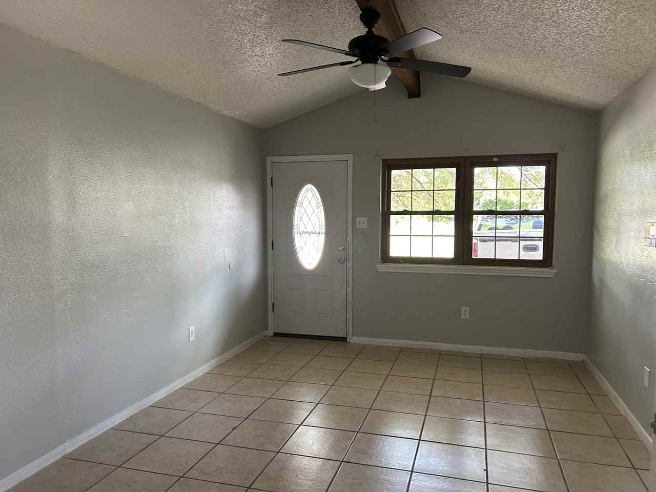 919 Marilyn Dr - Photo 3 of 11