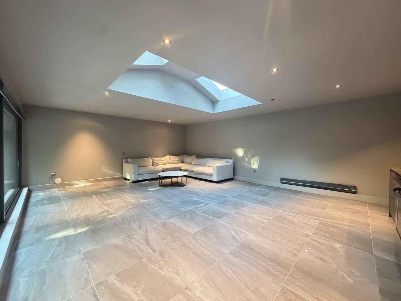 711 West 18th Street - Photo 3 of 11