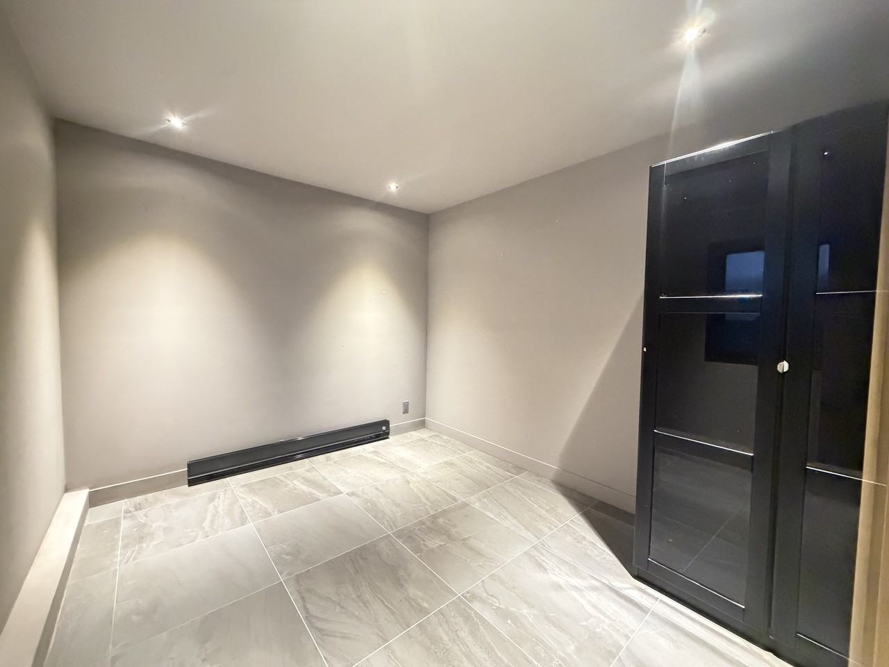 711 West 18th Street - Photo 6 of 11