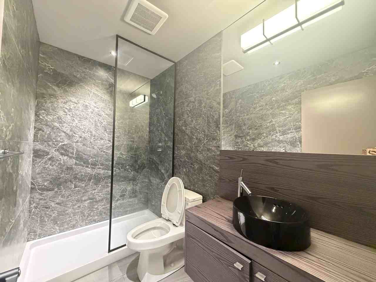 711 West 18th Street - Photo 7 of 11