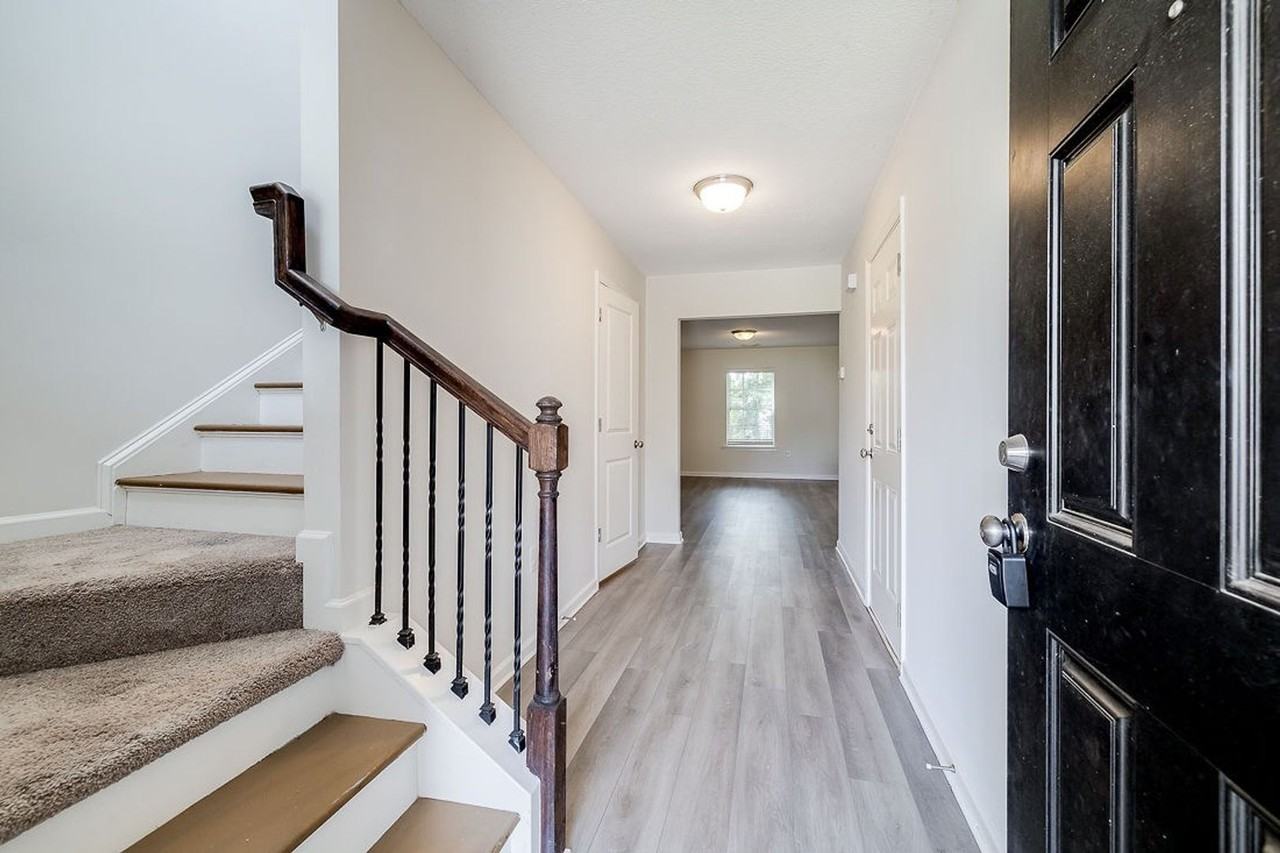 140 Barfield Way - Photo 3 of 24