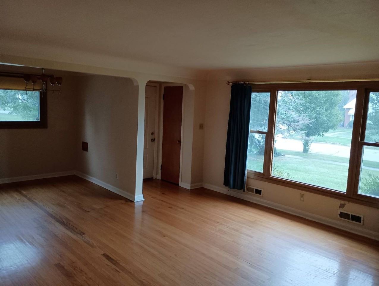 6506 S Canterbury Rd - Photo 4 of 10