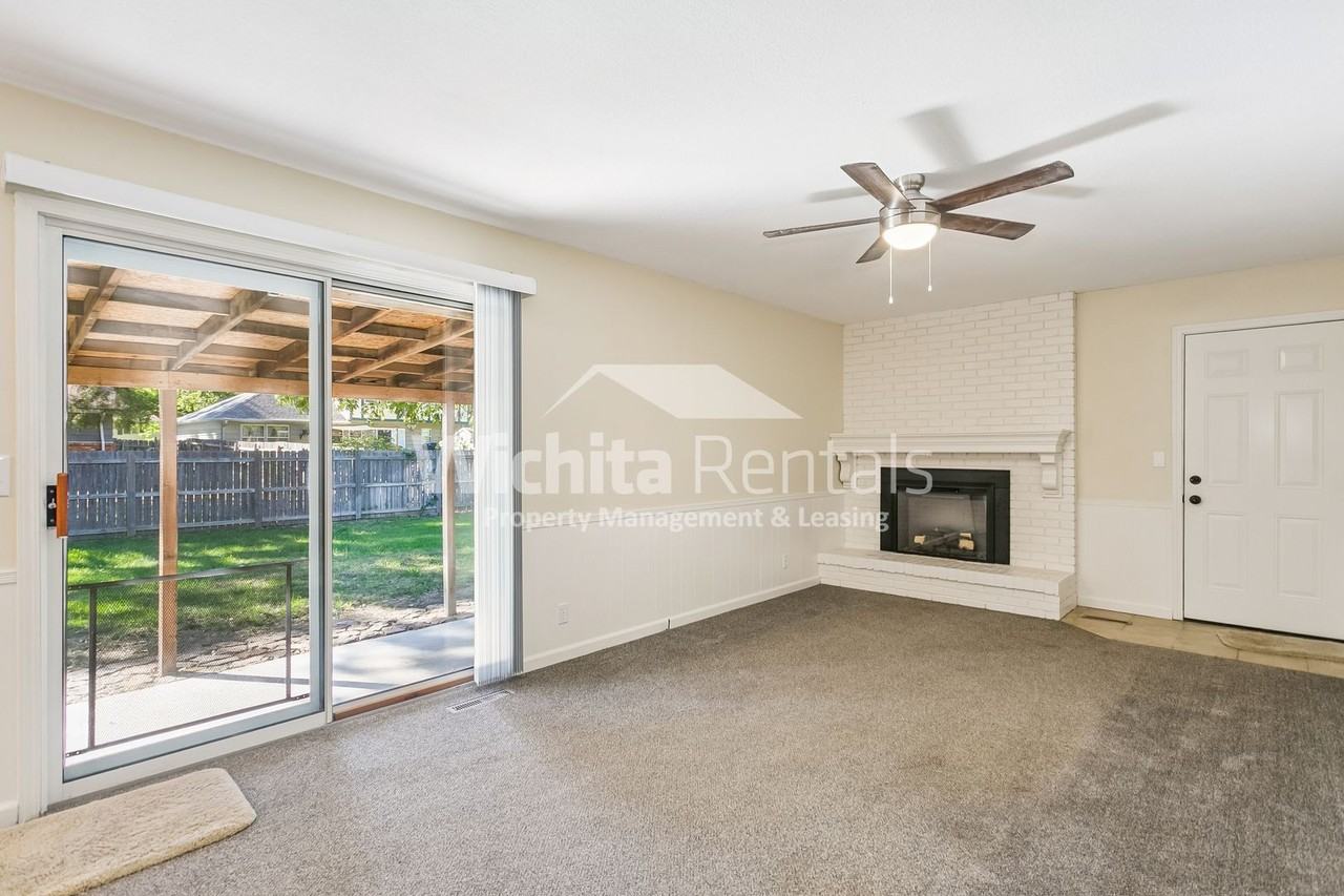 1331 N Westlink Ave - Photo 4 of 16