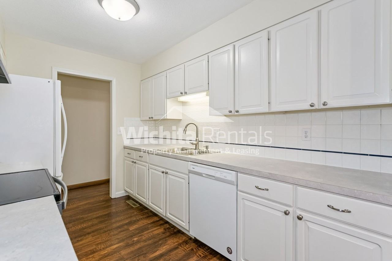 1331 N Westlink Ave - Photo 5 of 16