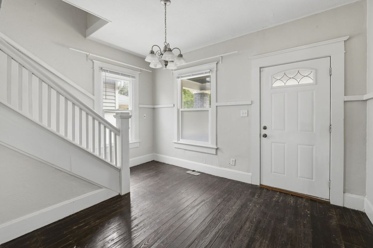 842 N Oakland Ave - Photo 3 of 21