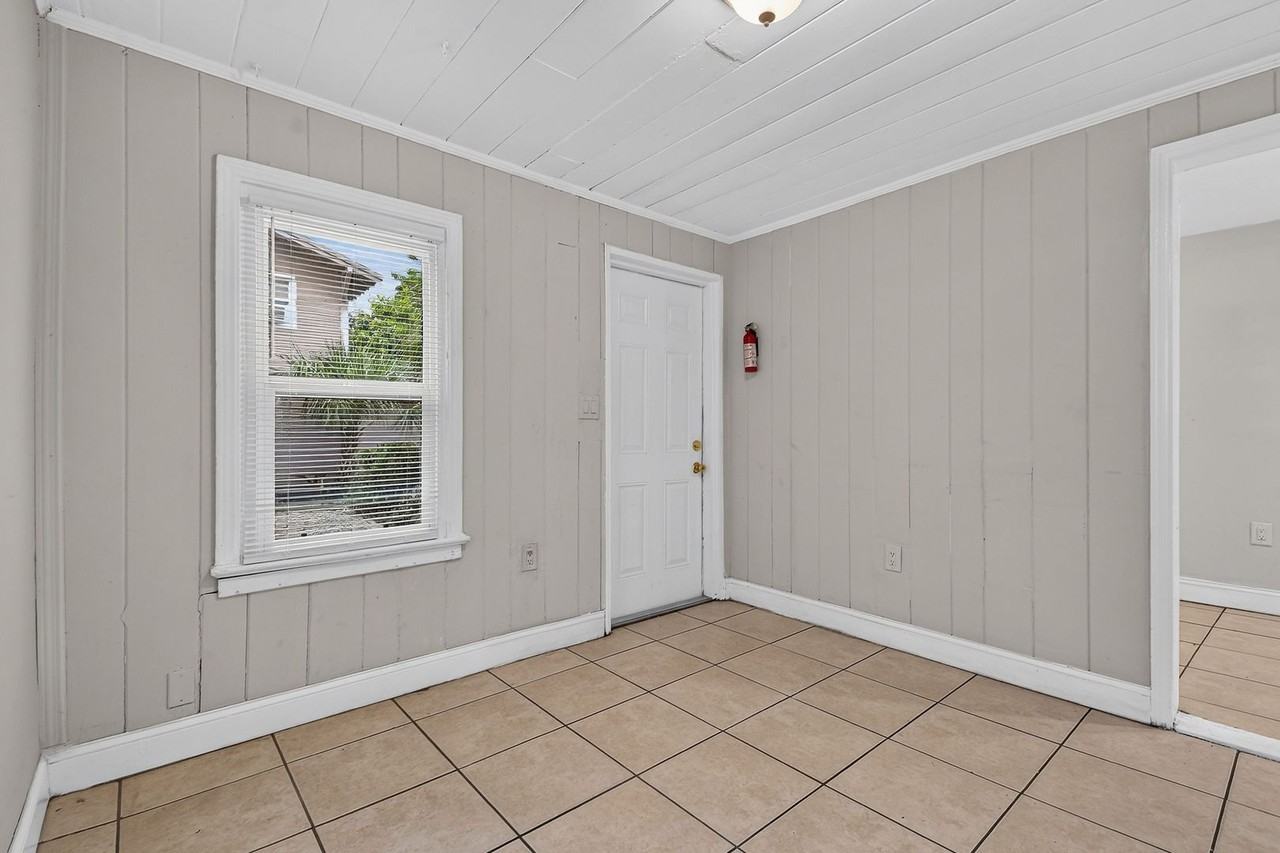 885–887 7th St - Photo 4 of 45