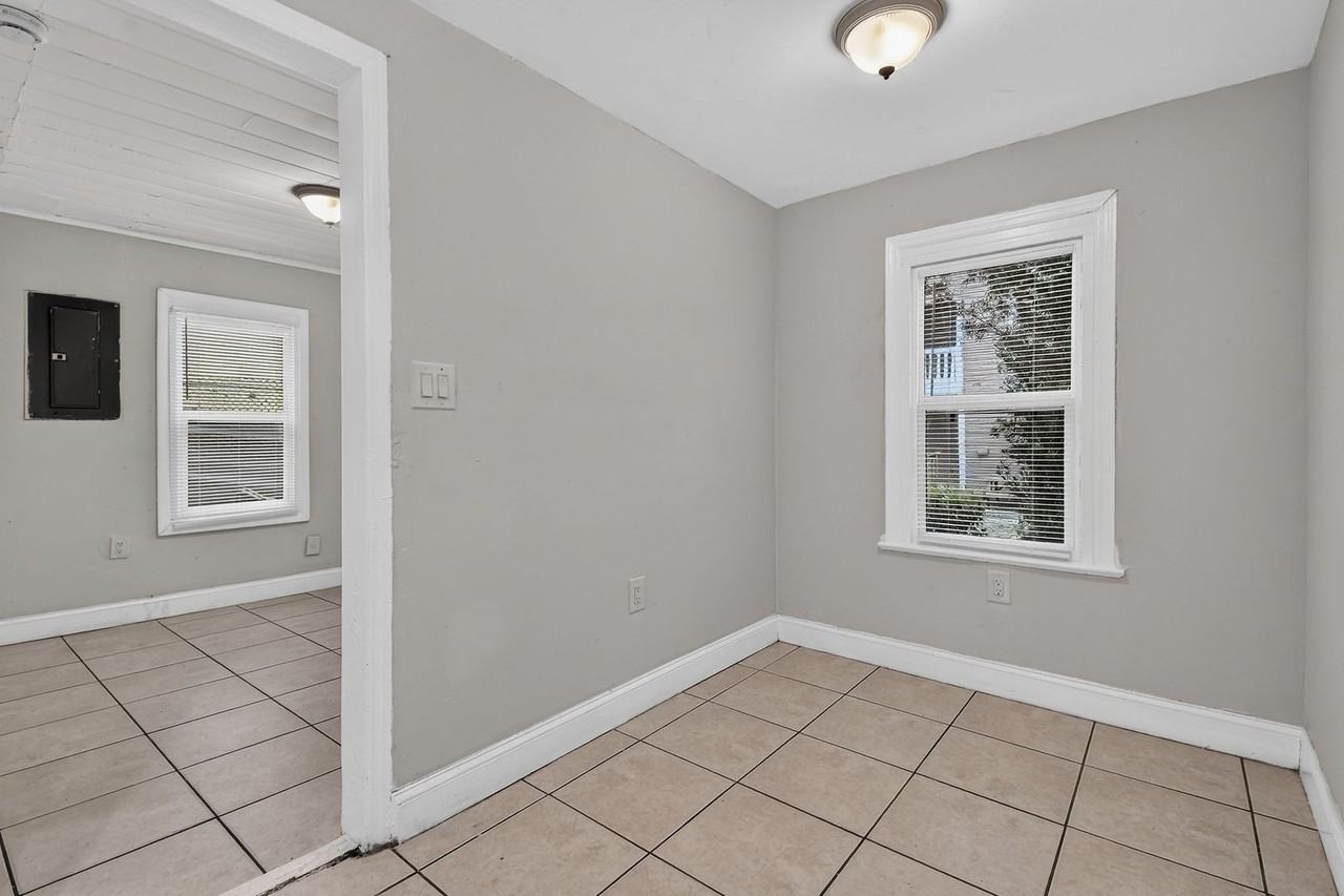 885–887 7th St - Photo 5 of 45