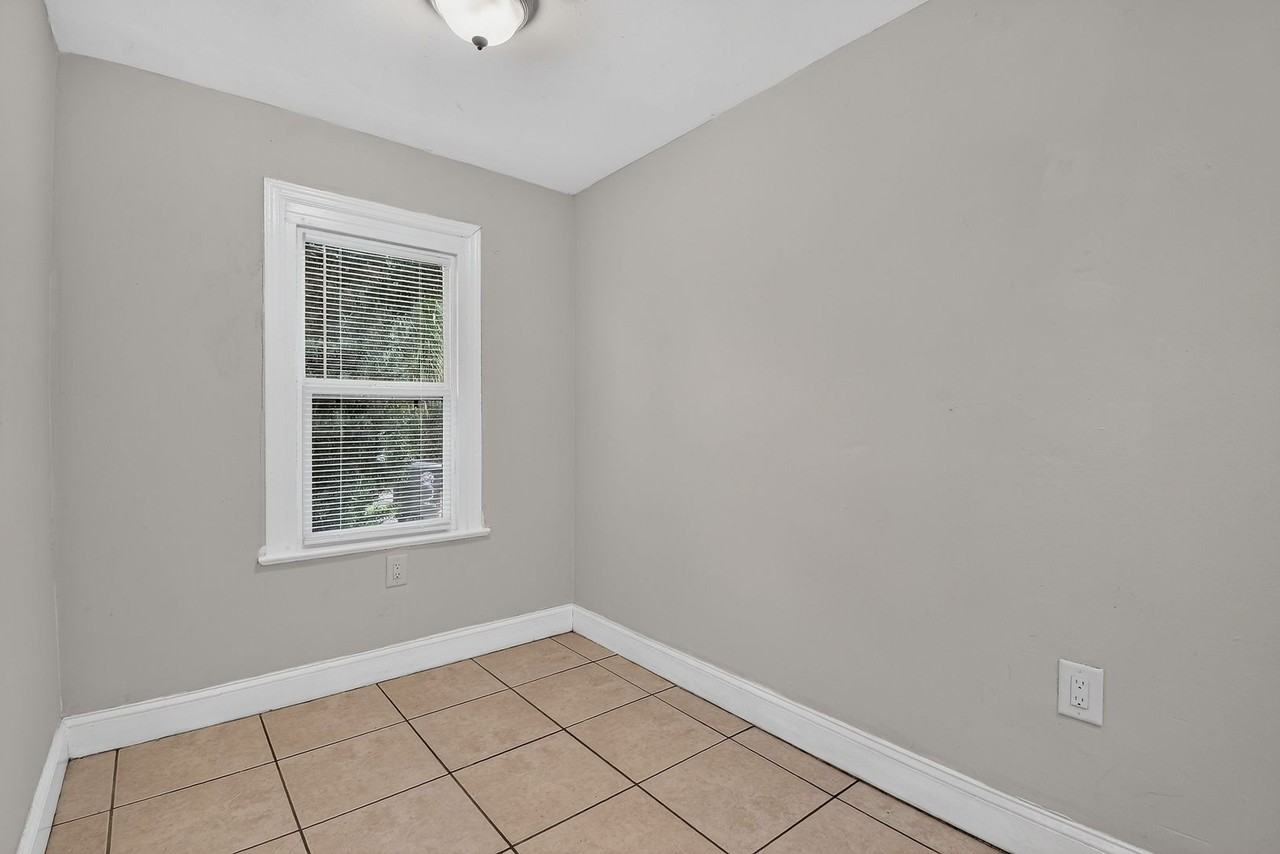 885–887 7th St - Photo 6 of 45